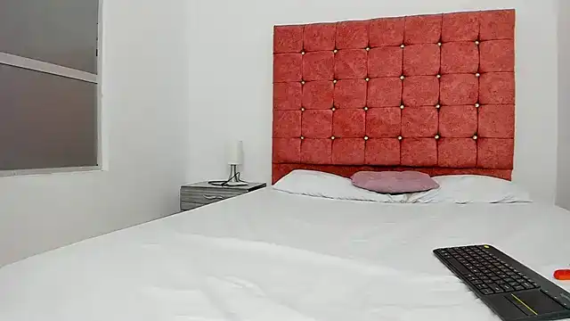 zoe_pettite_